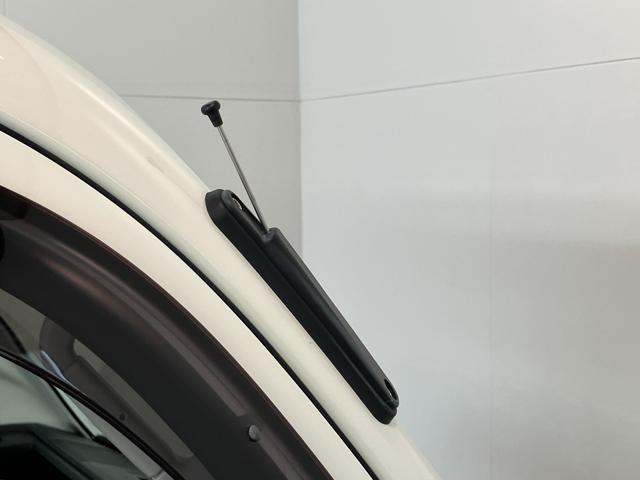 ハイゼットトラックスタンダード 4WD 5MT 走行1万8千キロ弱パートタイム4WD 5速マニュアル車 AM/FMラジオ パワステ マニュアルエアコン マニュアルレベリング 4枚リーフスプリング 荷台マット ゲートプロテクター バッテリーカバー(滋賀県)の中古車