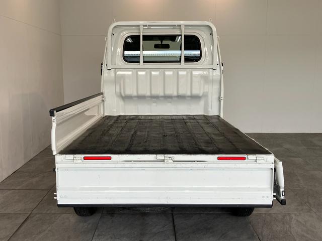 ハイゼットトラックスタンダード 4WD 5MT 走行1万8千キロ弱パートタイム4WD 5速マニュアル車 AM/FMラジオ パワステ マニュアルエアコン マニュアルレベリング 4枚リーフスプリング 荷台マット ゲートプロテクター バッテリーカバー(滋賀県)の中古車