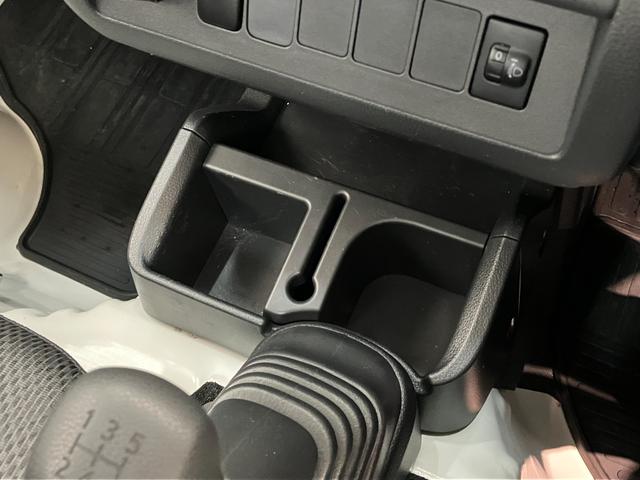 ハイゼットトラックスタンダード 4WD 5MT 走行1万8千キロ弱パートタイム4WD 5速マニュアル車 AM/FMラジオ パワステ マニュアルエアコン マニュアルレベリング 4枚リーフスプリング 荷台マット ゲートプロテクター バッテリーカバー(滋賀県)の中古車