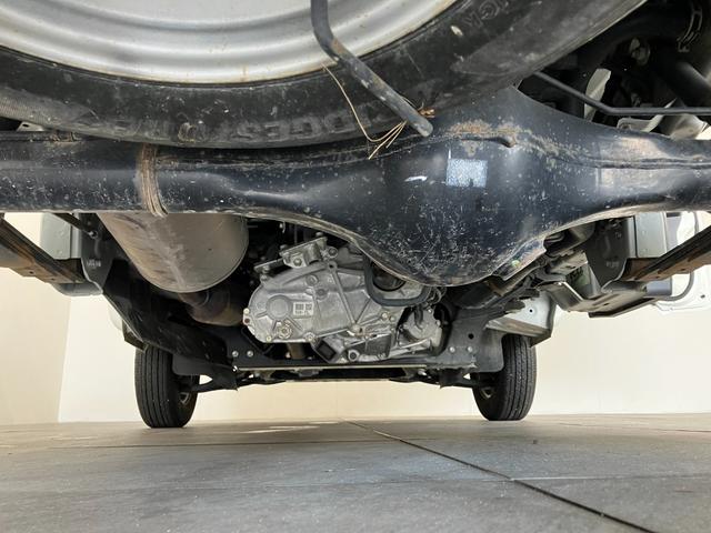 ハイゼットトラックスタンダード 4WD 5MT 走行1万8千キロ弱パートタイム4WD 5速マニュアル車 AM/FMラジオ パワステ マニュアルエアコン マニュアルレベリング 4枚リーフスプリング 荷台マット ゲートプロテクター バッテリーカバー(滋賀県)の中古車