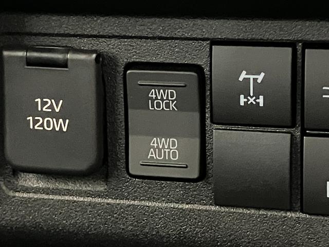 ハイゼットトラックジャンボエクストラ　４ＷＤ　９型Ｄ・Ａ　届出済未使用車衝突被害軽減ブレーキ　コーナーセンサー　９型ディスプレイオーディオ　Ｂｌｕｅｔｏｏｔｈ　ＵＳＢ　バックカメラ　ＬＥＤ　スマートキー　パワーウインドウ　４ＷＤ　デフロック　荷台作業灯　ストロング防錆（滋賀県）の中古車