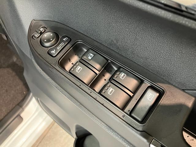 タントカスタムＲＳリミテッド　ターボ　両側パワスラ　届出済未使用車衝突被害軽減ブレーキ　コーナーセンサー　バックカメラ（ナビ装着時用）　両側電動スライドドア　前席シートヒーター　レーダークルーズ　ＬＥＤ　オートライト　オートエアコン　スマートキー　エコアイドル（滋賀県）の中古車