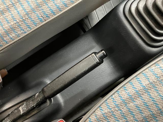 アクティトラックSDX 4WD 5MT エアコン パワステ 荷台作業灯フルタイム4WD 5速マニュアルミッション車 エアコン パワステ エアバッグ AMラジオ 荷台作業灯 マニュアルレベリング ゲートプロテクター タイヤ4本新品交換済み(滋賀県)の中古車