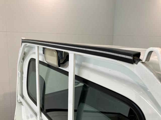 アクティトラックSDX 4WD 5MT エアコン パワステ 荷台作業灯フルタイム4WD 5速マニュアルミッション車 エアコン パワステ エアバッグ AMラジオ 荷台作業灯 マニュアルレベリング ゲートプロテクター タイヤ4本新品交換済み(滋賀県)の中古車