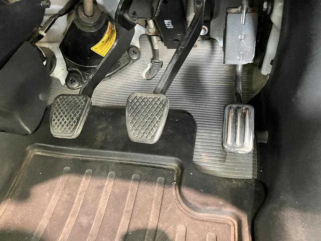 アクティトラックSDX 4WD 5MT エアコン パワステ 荷台作業灯フルタイム4WD 5速マニュアルミッション車 エアコン パワステ エアバッグ AMラジオ 荷台作業灯 マニュアルレベリング ゲートプロテクター タイヤ4本新品交換済み(滋賀県)の中古車
