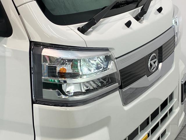 ハイゼットトラックジャンボエクストラ　４ＷＤ　５ＭＴ　ＬＥＤ　届出済未使用車衝突被害軽減ブレーキ　コーナーセンサー　ＬＥＤヘッドライト　オートライト　スマートキー　パワーウインドウ　電動格納式ミラー　荷台作業灯　４ＷＤ　デフロック　Ｈｉ−Ｌｏ切り替え　届出済未使用車（滋賀県）の中古車