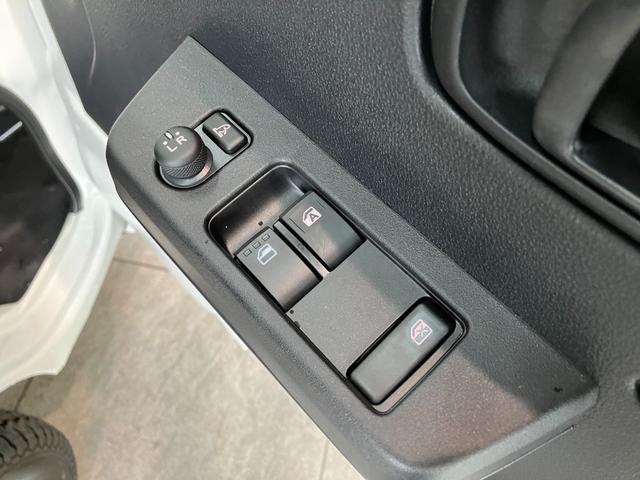 ハイゼットトラックジャンボエクストラ　４ＷＤ　５ＭＴ　ＬＥＤ　届出済未使用車衝突被害軽減ブレーキ　コーナーセンサー　ＬＥＤヘッドライト　オートライト　スマートキー　パワーウインドウ　電動格納式ミラー　荷台作業灯　４ＷＤ　デフロック　Ｈｉ−Ｌｏ切り替え　届出済未使用車（滋賀県）の中古車