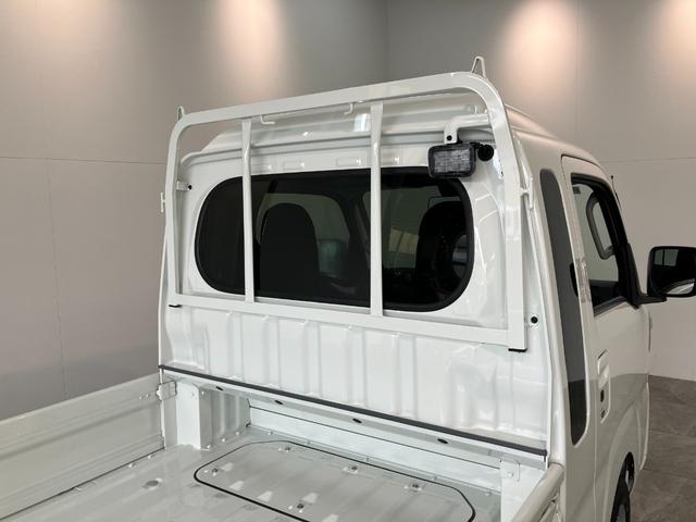 ハイゼットトラックジャンボエクストラ　４ＷＤ　５ＭＴ　ＬＥＤ　届出済未使用車衝突被害軽減ブレーキ　コーナーセンサー　ＬＥＤヘッドライト　オートライト　スマートキー　パワーウインドウ　電動格納式ミラー　荷台作業灯　４ＷＤ　デフロック　Ｈｉ−Ｌｏ切り替え　届出済未使用車（滋賀県）の中古車