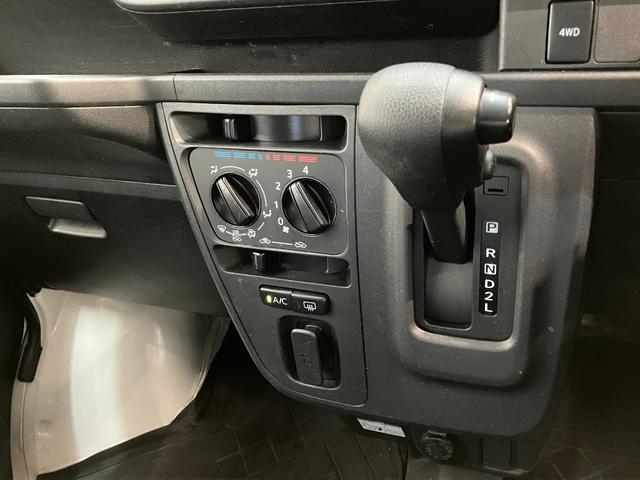 ハイゼットカーゴスペシャルSA3 4WD CDステレオ AT車 LEDライト衝突被害軽減ブレーキ スマアシ CDステレオ オートライト マニュアルレベリング 両側スライドドア LEDヘッドライト エコアイドル パートタイム4WD タイヤ4本新品交換済み(滋賀県)の中古車