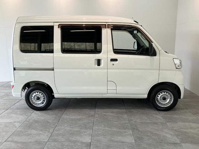 ハイゼットカーゴスペシャルSA3 4WD CDステレオ AT車 LEDライト衝突被害軽減ブレーキ スマアシ CDステレオ オートライト マニュアルレベリング 両側スライドドア LEDヘッドライト エコアイドル パートタイム4WD タイヤ4本新品交換済み(滋賀県)の中古車