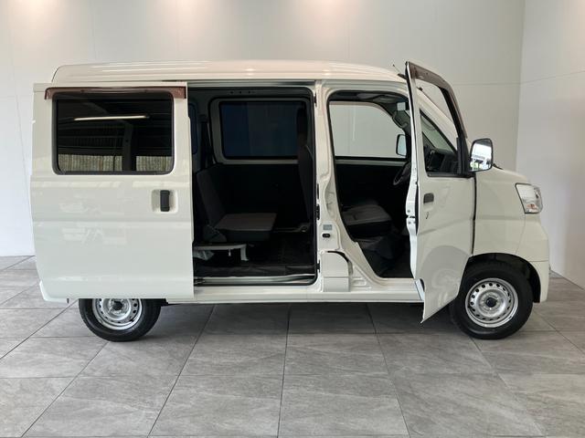 ハイゼットカーゴスペシャルSA3 4WD CDステレオ AT車 LEDライト衝突被害軽減ブレーキ スマアシ CDステレオ オートライト マニュアルレベリング 両側スライドドア LEDヘッドライト エコアイドル パートタイム4WD タイヤ4本新品交換済み(滋賀県)の中古車