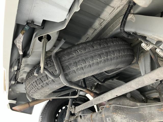 ハイゼットカーゴスペシャルSA3 4WD CDステレオ AT車 LEDライト衝突被害軽減ブレーキ スマアシ CDステレオ オートライト マニュアルレベリング 両側スライドドア LEDヘッドライト エコアイドル パートタイム4WD タイヤ4本新品交換済み(滋賀県)の中古車