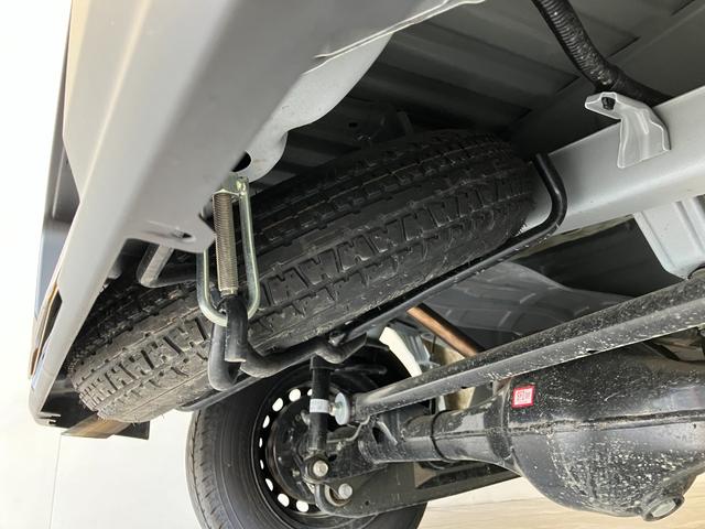ハイゼットカーゴDX 4WD コーナーセンサー キーレス 前席P/W衝突被害軽減ブレーキ スマアシ パートタイム4WD コーナーセンサー 前席パワーウインドウ AM/FMステレオ 両側スライドドア オートライト マニュアルレベリング キーレスエントリー エコアイドル(滋賀県)の中古車