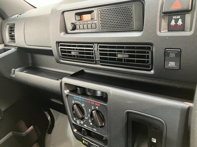 ハイゼットカーゴDX 4WD コーナーセンサー キーレス 前席P/W衝突被害軽減ブレーキ スマアシ パートタイム4WD コーナーセンサー 前席パワーウインドウ AM/FMステレオ 両側スライドドア オートライト マニュアルレベリング キーレスエントリー エコアイドル(滋賀県)の中古車