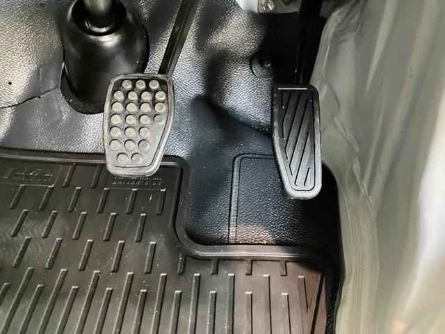 ハイゼットカーゴDX 4WD コーナーセンサー キーレス 前席P/W衝突被害軽減ブレーキ スマアシ パートタイム4WD コーナーセンサー 前席パワーウインドウ AM/FMステレオ 両側スライドドア オートライト マニュアルレベリング キーレスエントリー エコアイドル(滋賀県)の中古車