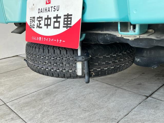 ハイゼットトラックエクストラＳＡIIIｔ　４ＷＤ　５ＭＴ　キーレス　車検整備付衝突被害軽減ブレーキ　４ＷＤ　Ｈｉ−Ｌｏ切り替え　デフロック　４枚リーフスプリング　ＣＤステレオ　キーレスエントリー　パワーウインドウ　荷台作業灯　マニュアルレベリング　５速マニュアルミッション車（滋賀県）の中古車