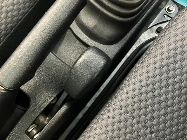 ハイゼットトラックエクストラＳＡIIIｔ　４ＷＤ　５ＭＴ　キーレス　車検整備付衝突被害軽減ブレーキ　４ＷＤ　Ｈｉ−Ｌｏ切り替え　デフロック　４枚リーフスプリング　ＣＤステレオ　キーレスエントリー　パワーウインドウ　荷台作業灯　マニュアルレベリング　５速マニュアルミッション車（滋賀県）の中古車