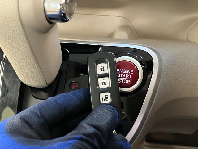 Ｎ−ＢＯＸＧ　フルセグナビ　バックカメラ　左側電動スライドドアフルセグナビ　ＤＶＤ再生　Ｂｌｕｅｔｏｏｔｈ　ＵＳＢ　バックカメラ　前後ドラレコ　ＥＴＣ　左側電動スライドドア　ＬＥＤ　オートエアコン　スマートキー　電格ミラー　エコアイドル　タイヤ４本新品交換済み（滋賀県）の中古車