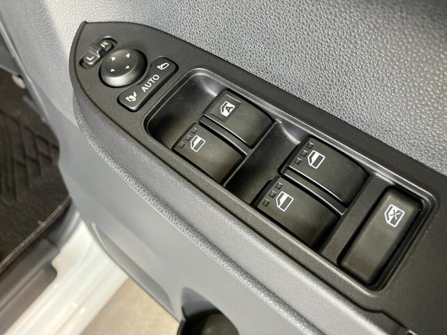 タントカスタムＲＳウェルカムシートリフト　ターボ　パワークレーン衝突被害軽減ブレーキ　コーナーセンサー　ＣＤステレオ　バックカメラ（ナビ装着時用）　両側電動スライドドア　前席シートヒーター　電動パーキングブレーキ　ＬＥＤ　オートエアコン　スマートキー　エコアイドル（滋賀県）の中古車