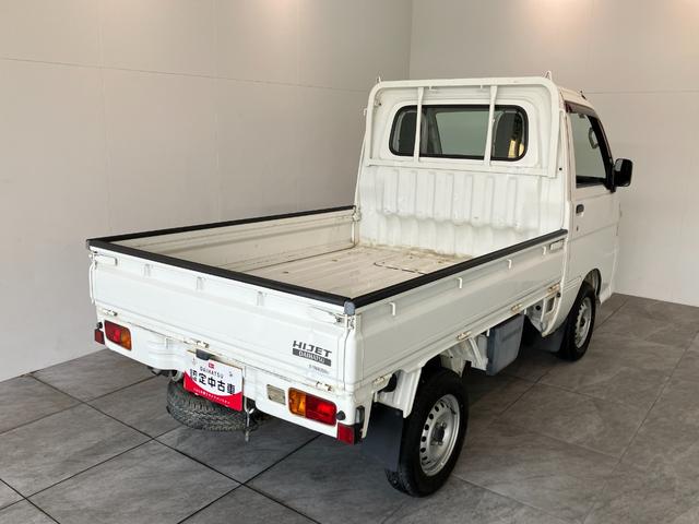 ハイゼットトラックスペシャル　パートタイム４ＷＤ　５ＭＴ　ＡＭ／ＦＭラジオパートタイム４ＷＤ　５速マニュアルミッション車　ＡＭ／ＦＭラジオ　マニュアルレベリング　ゲートプロテクター　テールゲートチェーン（滋賀県）の中古車