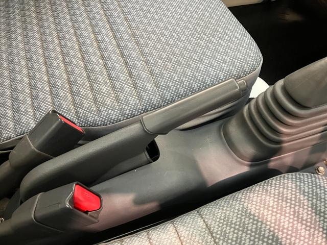ハイゼットトラックスペシャル　パートタイム４ＷＤ　５ＭＴ　ＡＭ／ＦＭラジオパートタイム４ＷＤ　５速マニュアルミッション車　ＡＭ／ＦＭラジオ　マニュアルレベリング　ゲートプロテクター　テールゲートチェーン（滋賀県）の中古車