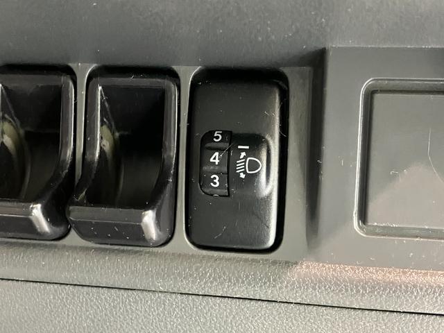ハイゼットトラックスペシャル　パートタイム４ＷＤ　５ＭＴ　ＡＭ／ＦＭラジオパートタイム４ＷＤ　５速マニュアルミッション車　ＡＭ／ＦＭラジオ　マニュアルレベリング　ゲートプロテクター　テールゲートチェーン（滋賀県）の中古車