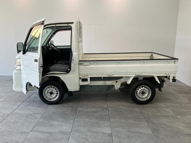 ハイゼットトラックスペシャル　パートタイム４ＷＤ　５ＭＴ　ＡＭ／ＦＭラジオパートタイム４ＷＤ　５速マニュアルミッション車　ＡＭ／ＦＭラジオ　マニュアルレベリング　ゲートプロテクター　テールゲートチェーン（滋賀県）の中古車