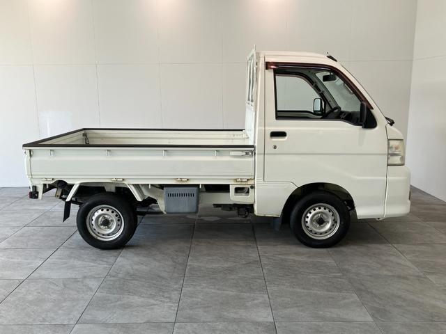 ハイゼットトラックスペシャル　パートタイム４ＷＤ　５ＭＴ　ＡＭ／ＦＭラジオパートタイム４ＷＤ　５速マニュアルミッション車　ＡＭ／ＦＭラジオ　マニュアルレベリング　ゲートプロテクター　テールゲートチェーン（滋賀県）の中古車