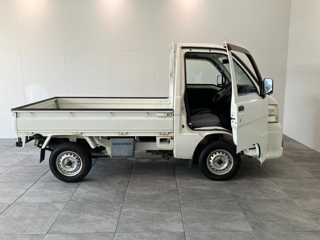 ハイゼットトラックスペシャル　パートタイム４ＷＤ　５ＭＴ　ＡＭ／ＦＭラジオパートタイム４ＷＤ　５速マニュアルミッション車　ＡＭ／ＦＭラジオ　マニュアルレベリング　ゲートプロテクター　テールゲートチェーン（滋賀県）の中古車