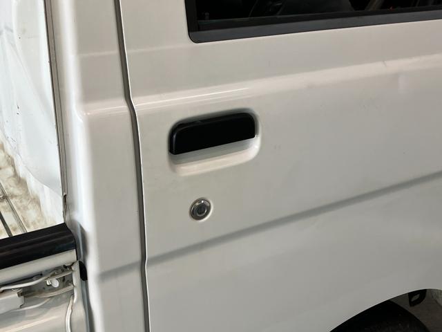 ハイゼットトラックスペシャル　パートタイム４ＷＤ　５ＭＴ　ＡＭ／ＦＭラジオパートタイム４ＷＤ　５速マニュアルミッション車　ＡＭ／ＦＭラジオ　マニュアルレベリング　ゲートプロテクター　テールゲートチェーン（滋賀県）の中古車