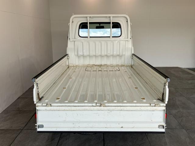 ハイゼットトラックスペシャル　パートタイム４ＷＤ　５ＭＴ　ＡＭ／ＦＭラジオパートタイム４ＷＤ　５速マニュアルミッション車　ＡＭ／ＦＭラジオ　マニュアルレベリング　ゲートプロテクター　テールゲートチェーン（滋賀県）の中古車