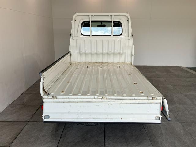 ハイゼットトラックスペシャル　パートタイム４ＷＤ　５ＭＴ　ＡＭ／ＦＭラジオパートタイム４ＷＤ　５速マニュアルミッション車　ＡＭ／ＦＭラジオ　マニュアルレベリング　ゲートプロテクター　テールゲートチェーン（滋賀県）の中古車