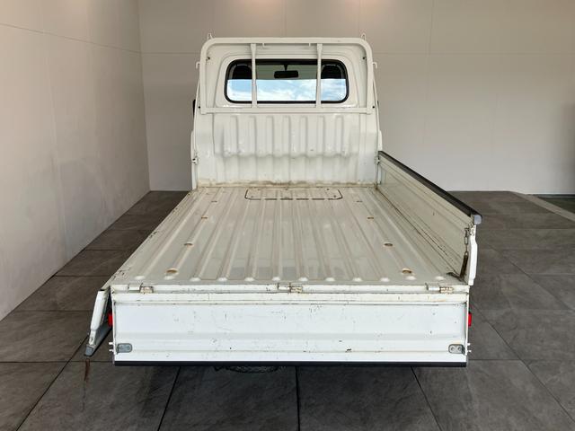 ハイゼットトラックスペシャル　パートタイム４ＷＤ　５ＭＴ　ＡＭ／ＦＭラジオパートタイム４ＷＤ　５速マニュアルミッション車　ＡＭ／ＦＭラジオ　マニュアルレベリング　ゲートプロテクター　テールゲートチェーン（滋賀県）の中古車