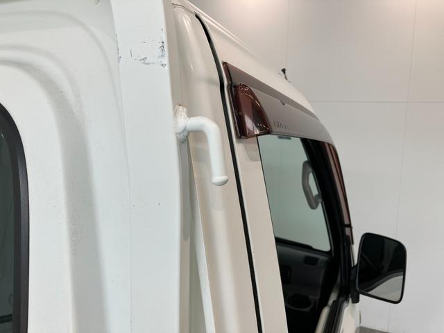 ハイゼットトラックスペシャル　パートタイム４ＷＤ　５ＭＴ　ＡＭ／ＦＭラジオパートタイム４ＷＤ　５速マニュアルミッション車　ＡＭ／ＦＭラジオ　マニュアルレベリング　ゲートプロテクター　テールゲートチェーン（滋賀県）の中古車