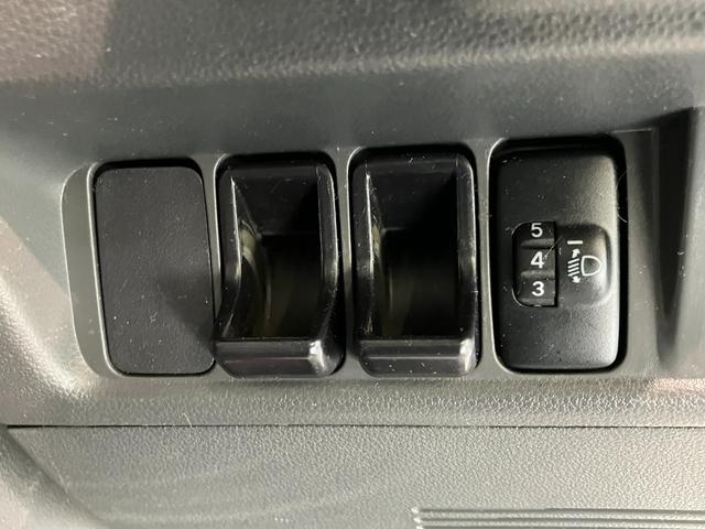 ハイゼットトラックスペシャル　パートタイム４ＷＤ　５ＭＴ　ＡＭ／ＦＭラジオパートタイム４ＷＤ　５速マニュアルミッション車　ＡＭ／ＦＭラジオ　マニュアルレベリング　ゲートプロテクター　テールゲートチェーン（滋賀県）の中古車