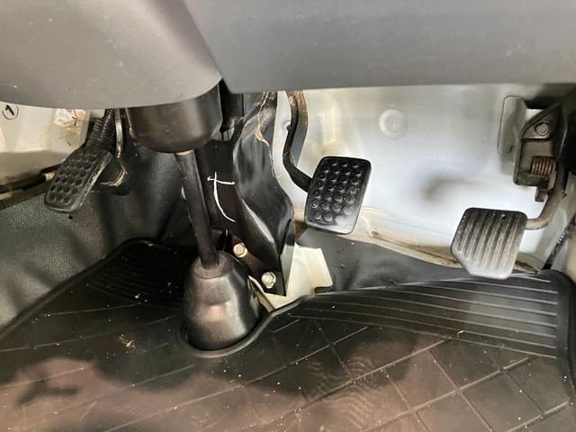 ハイゼットトラックスペシャル　パートタイム４ＷＤ　５ＭＴ　ＡＭ／ＦＭラジオパートタイム４ＷＤ　５速マニュアルミッション車　ＡＭ／ＦＭラジオ　マニュアルレベリング　ゲートプロテクター　テールゲートチェーン（滋賀県）の中古車