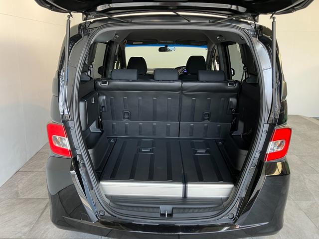 フリードスパイクＧ　ジャストセレクション　左側電動スライドドア　ＥＴＣ車載器左側電動スライドドア　ＥＴＣ　ＣＤチューナー　ＨＩＤ　オートライト　オートエアコン　電動格納式ドアミラー　キーレス　チルトステアリング　シートリフター　タイヤ４本新品交換済み（滋賀県）の中古車