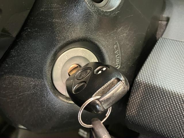フリードスパイクＧ　ジャストセレクション　左側電動スライドドア　ＥＴＣ車載器左側電動スライドドア　ＥＴＣ　ＣＤチューナー　ＨＩＤ　オートライト　オートエアコン　電動格納式ドアミラー　キーレス　チルトステアリング　シートリフター　タイヤ４本新品交換済み（滋賀県）の中古車
