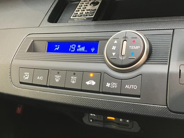 フリードスパイクＧ　ジャストセレクション　左側電動スライドドア　ＥＴＣ車載器左側電動スライドドア　ＥＴＣ　ＣＤチューナー　ＨＩＤ　オートライト　オートエアコン　電動格納式ドアミラー　キーレス　チルトステアリング　シートリフター　タイヤ４本新品交換済み（滋賀県）の中古車