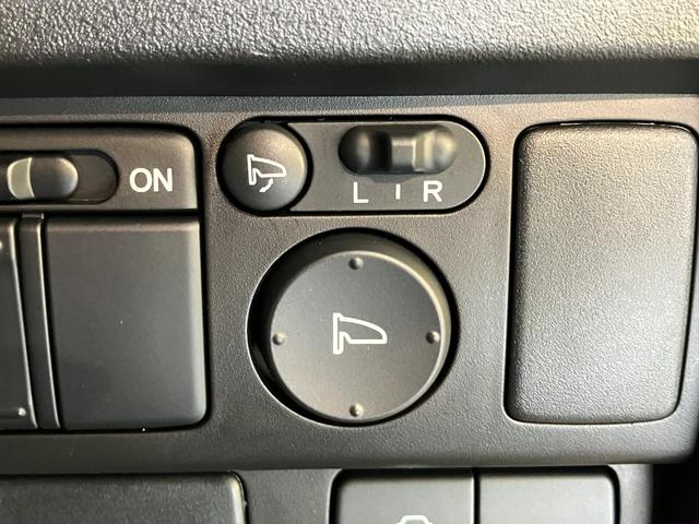フリードスパイクＧ　ジャストセレクション　左側電動スライドドア　ＥＴＣ車載器左側電動スライドドア　ＥＴＣ　ＣＤチューナー　ＨＩＤ　オートライト　オートエアコン　電動格納式ドアミラー　キーレス　チルトステアリング　シートリフター　タイヤ４本新品交換済み（滋賀県）の中古車