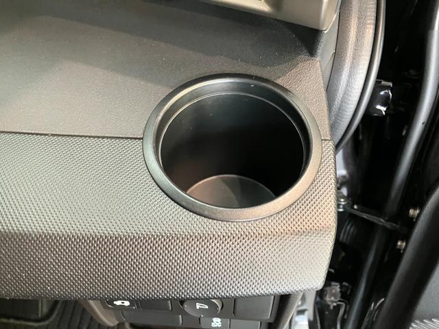 フリードスパイクＧ　ジャストセレクション　左側電動スライドドア　ＥＴＣ車載器左側電動スライドドア　ＥＴＣ　ＣＤチューナー　ＨＩＤ　オートライト　オートエアコン　電動格納式ドアミラー　キーレス　チルトステアリング　シートリフター　タイヤ４本新品交換済み（滋賀県）の中古車