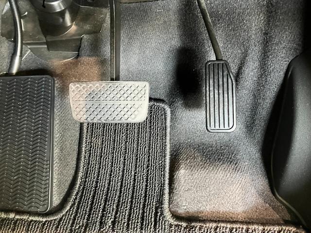 フリードスパイクＧ　ジャストセレクション　左側電動スライドドア　ＥＴＣ車載器左側電動スライドドア　ＥＴＣ　ＣＤチューナー　ＨＩＤ　オートライト　オートエアコン　電動格納式ドアミラー　キーレス　チルトステアリング　シートリフター　タイヤ４本新品交換済み（滋賀県）の中古車