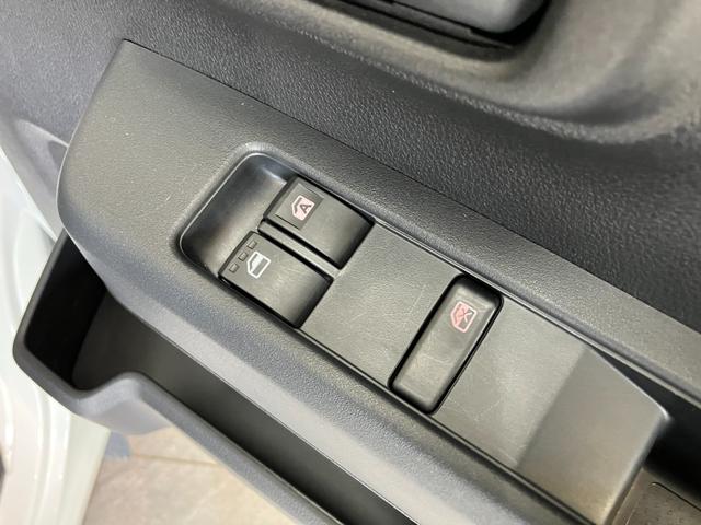 ハイゼットカーゴＤＸ　４ＷＤ　キーレス　前席パワーウインドウ衝突被害軽減ブレーキ　スマアシ　パートタイム４ＷＤ　コーナーセンサー　前席パワーウインドウ　ＡＭ／ＦＭステレオ　両側スライドドア　オートライト　マニュアルレベリング　キーレスエントリー（滋賀県）の中古車