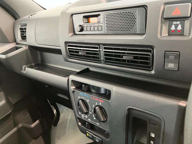ハイゼットカーゴＤＸ　４ＷＤ　キーレス　前席パワーウインドウ衝突被害軽減ブレーキ　スマアシ　パートタイム４ＷＤ　コーナーセンサー　前席パワーウインドウ　ＡＭ／ＦＭステレオ　両側スライドドア　オートライト　マニュアルレベリング　キーレスエントリー（滋賀県）の中古車
