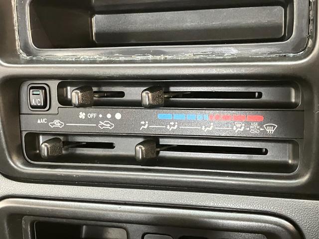 ハイゼットカーゴスペシャル　２シーター　４ＷＤ　５ＭＴ　両側スライドドアＡＭ／ＦＭラジオ　エアコン　パワステ　両側スライドドア　３０キロ用ルーフキャリア　マニュアルレベリング　パートタイム４ＷＤ　５速マニュアルミッション車（滋賀県）の中古車