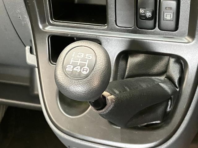 ハイゼットカーゴスペシャル　２シーター　４ＷＤ　５ＭＴ　両側スライドドアＡＭ／ＦＭラジオ　エアコン　パワステ　両側スライドドア　３０キロ用ルーフキャリア　マニュアルレベリング　パートタイム４ＷＤ　５速マニュアルミッション車（滋賀県）の中古車
