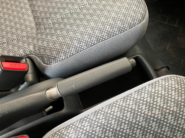 ハイゼットカーゴスペシャル　２シーター　４ＷＤ　５ＭＴ　両側スライドドアＡＭ／ＦＭラジオ　エアコン　パワステ　両側スライドドア　３０キロ用ルーフキャリア　マニュアルレベリング　パートタイム４ＷＤ　５速マニュアルミッション車（滋賀県）の中古車
