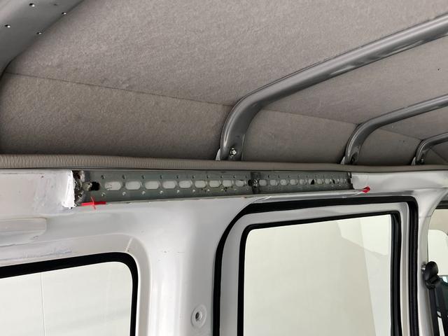 ハイゼットカーゴスペシャル　２シーター　４ＷＤ　５ＭＴ　両側スライドドアＡＭ／ＦＭラジオ　エアコン　パワステ　両側スライドドア　３０キロ用ルーフキャリア　マニュアルレベリング　パートタイム４ＷＤ　５速マニュアルミッション車（滋賀県）の中古車
