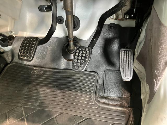 ハイゼットカーゴスペシャル　２シーター　４ＷＤ　５ＭＴ　両側スライドドアＡＭ／ＦＭラジオ　エアコン　パワステ　両側スライドドア　３０キロ用ルーフキャリア　マニュアルレベリング　パートタイム４ＷＤ　５速マニュアルミッション車（滋賀県）の中古車