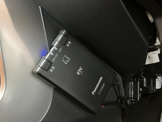 コペンローブ　フルセグナビ　シートヒーター　走行２３００ＫＭ台電動オープンルーフ　フルセグナビ　ＤＶＤ再生　Ｂｌｕｅｔｏｏｔｈ　シートヒーター　ＬＥＤヘッドライト　オートライト　オートエアコン　スマートキー　エコアイドル（滋賀県）の中古車